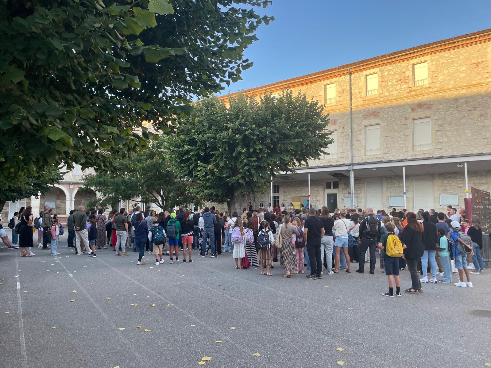 Accueil des élèves de 6e dans la cour du collège